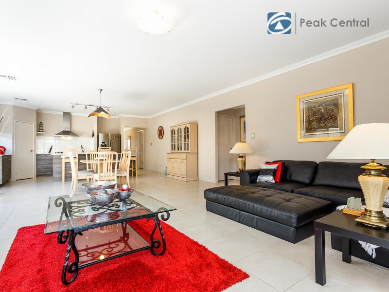 7 Lomond Crescent, Wandi WA 6167