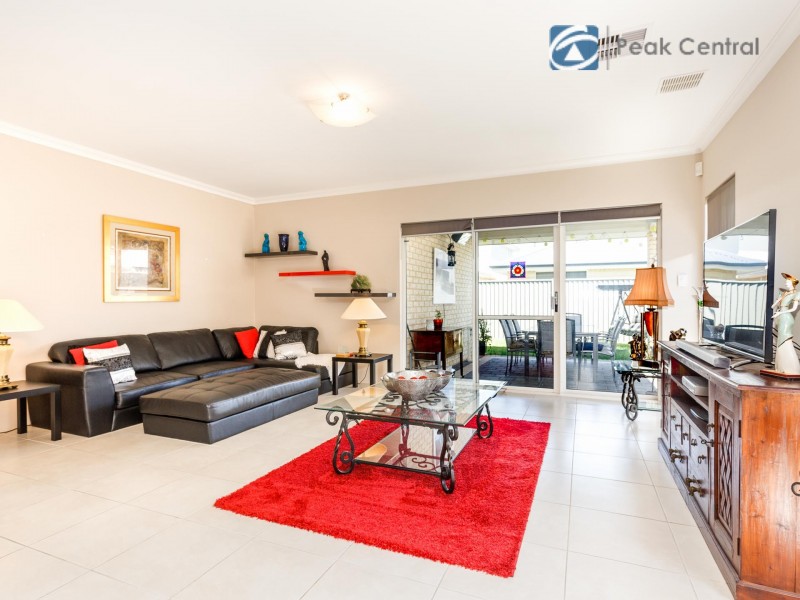 7 Lomond Crescent, Wandi WA 6167