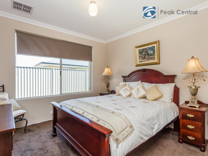7 Lomond Crescent, Wandi WA 6167