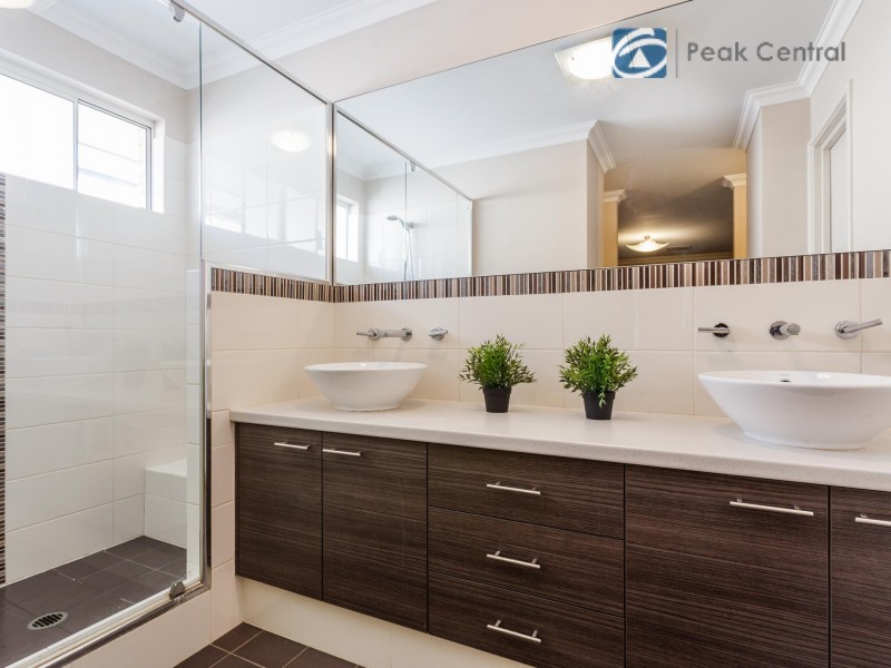 7 Lomond Crescent, Wandi WA 6167
