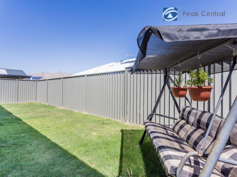7 Lomond Crescent, Wandi WA 6167