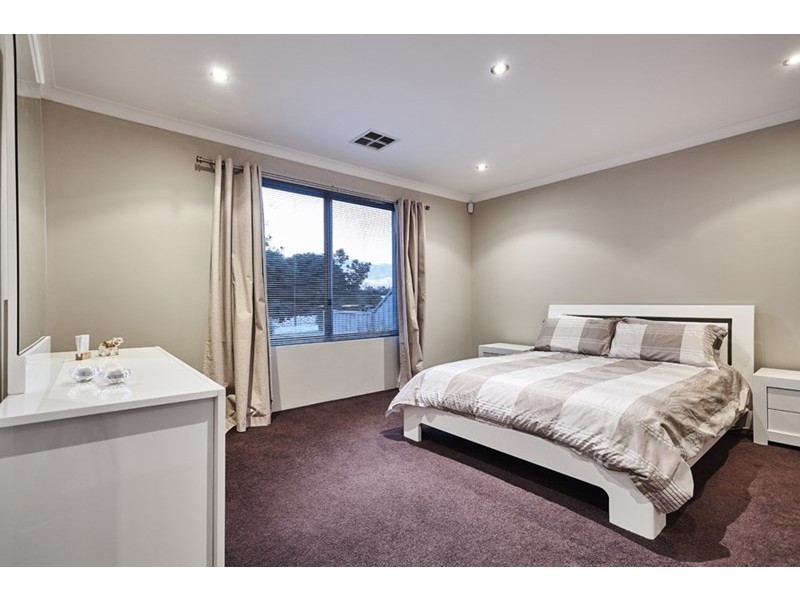 5 Modong Nook, Success WA 6164