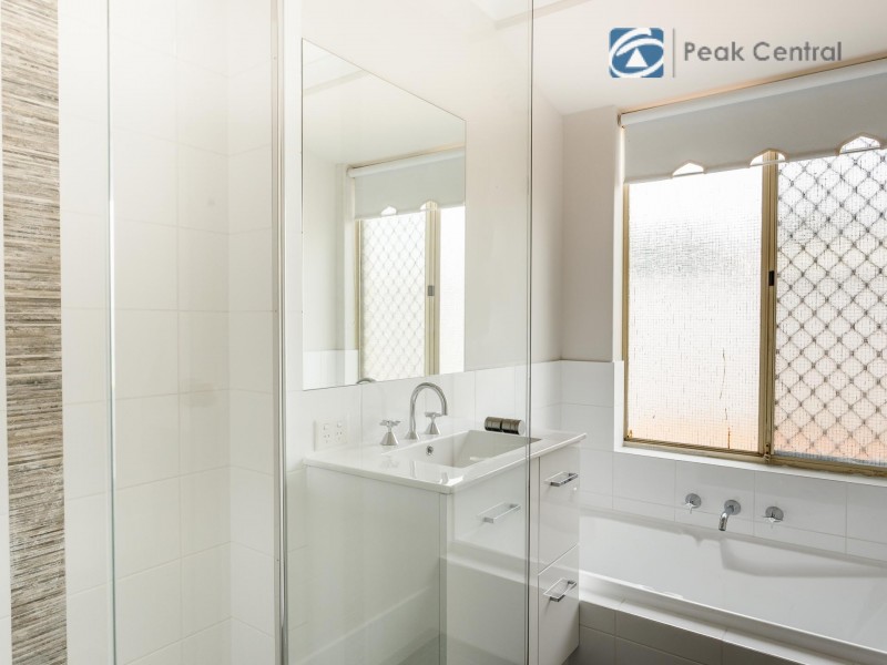 4 Bosci Court, Atwell WA 6164