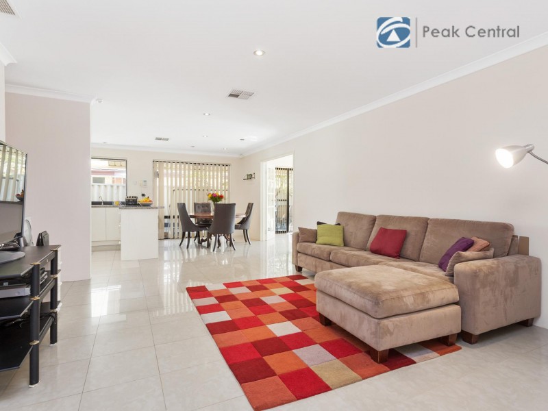 8 Charnley Bend, Success WA 6164