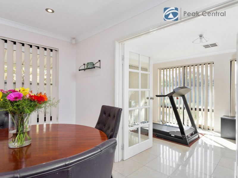 8 Charnley Bend, Success WA 6164