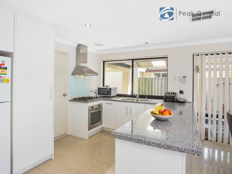 8 Charnley Bend, Success WA 6164