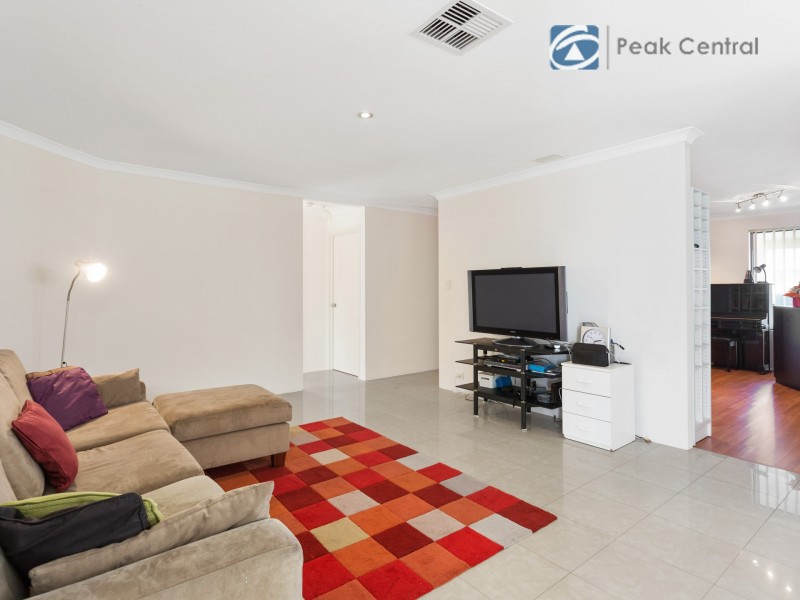 8 Charnley Bend, Success WA 6164