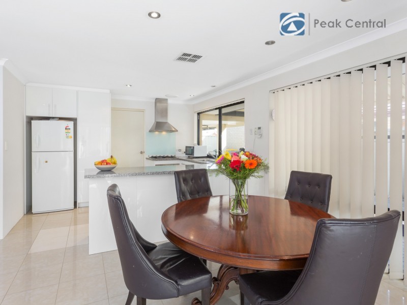 8 Charnley Bend, Success WA 6164