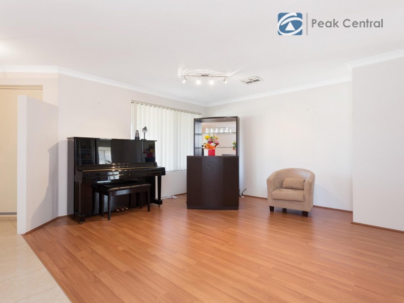8 Charnley Bend, Success WA 6164