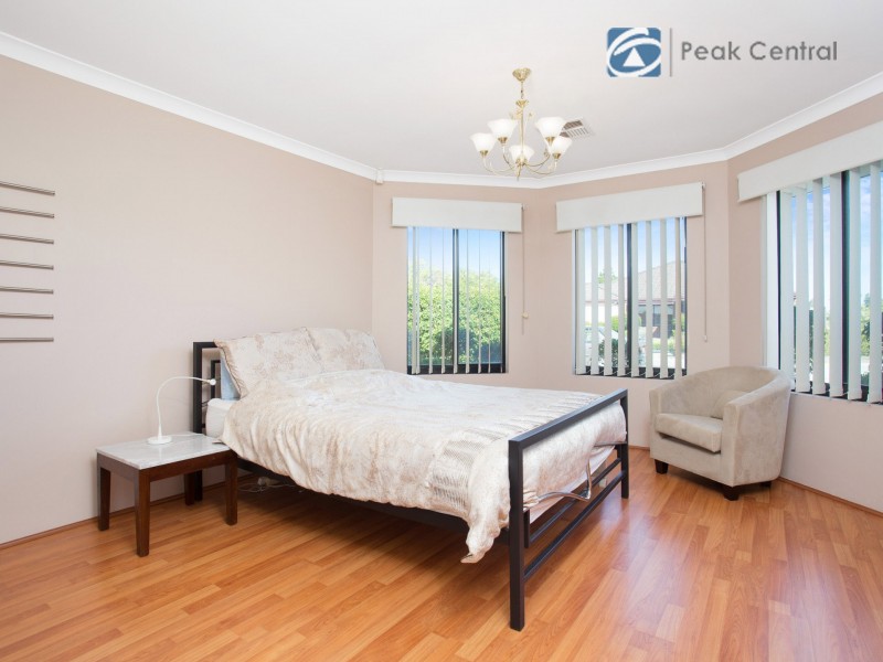 8 Charnley Bend, Success WA 6164