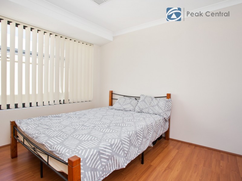 8 Charnley Bend, Success WA 6164