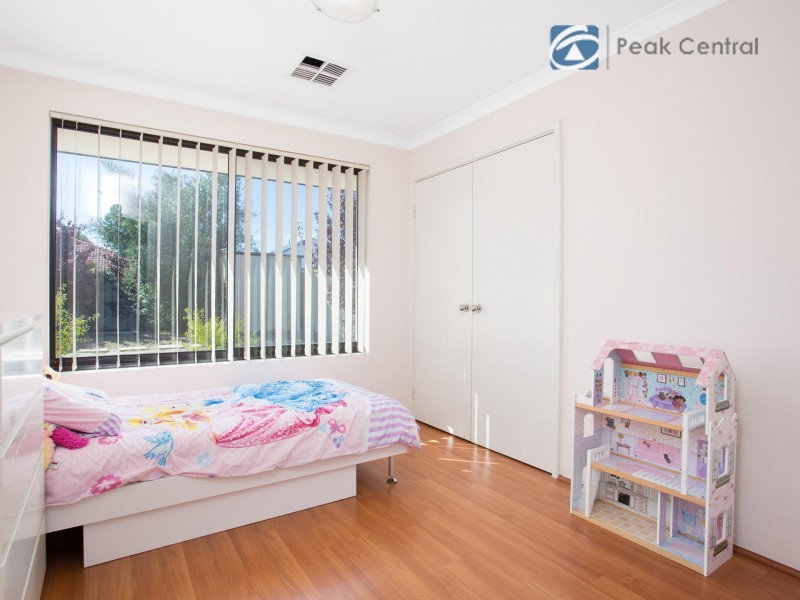 8 Charnley Bend, Success WA 6164