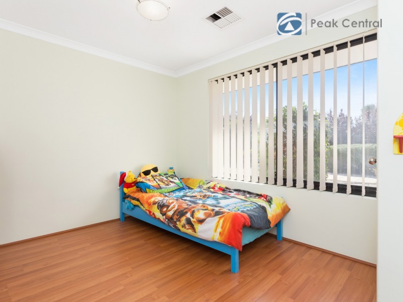8 Charnley Bend, Success WA 6164