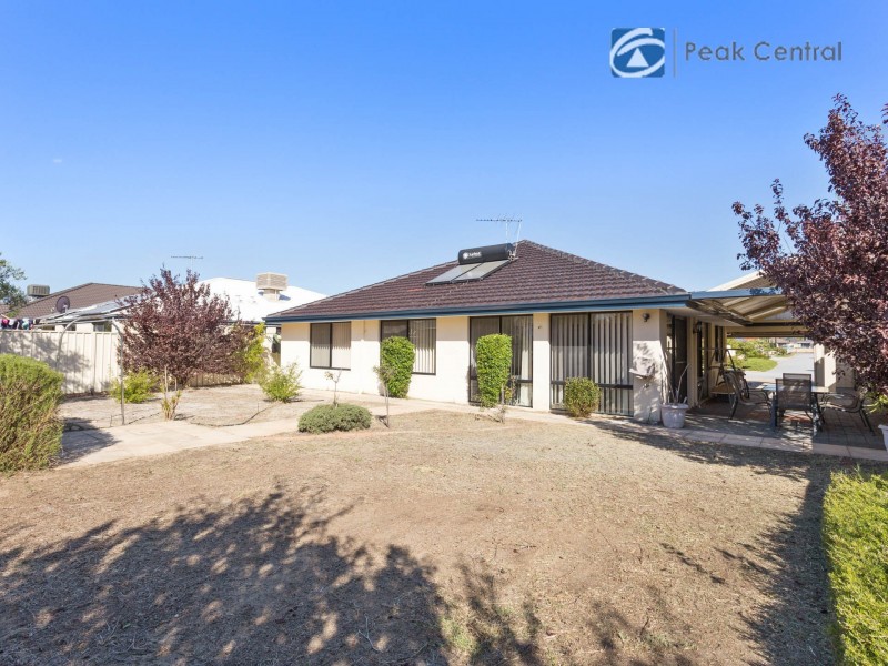 8 Charnley Bend, Success WA 6164