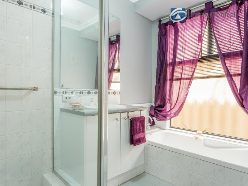 25 Windchime Tce, Atwell WA 6164