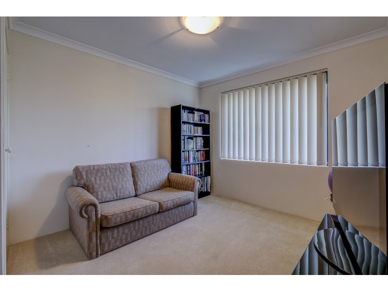 8 Satyr Way, Success WA 6164