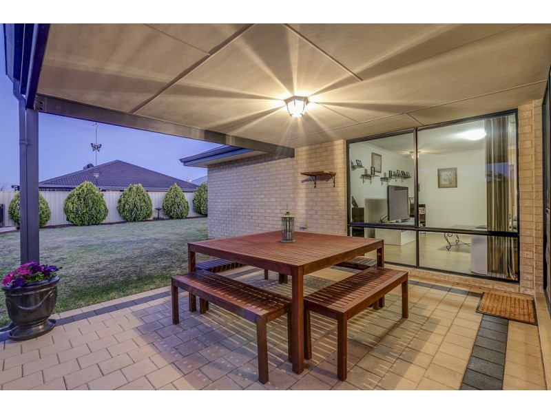 8 Satyr Way, Success WA 6164