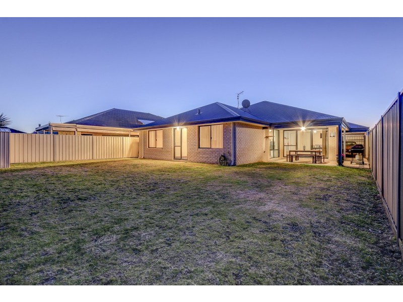 8 Satyr Way, Success WA 6164
