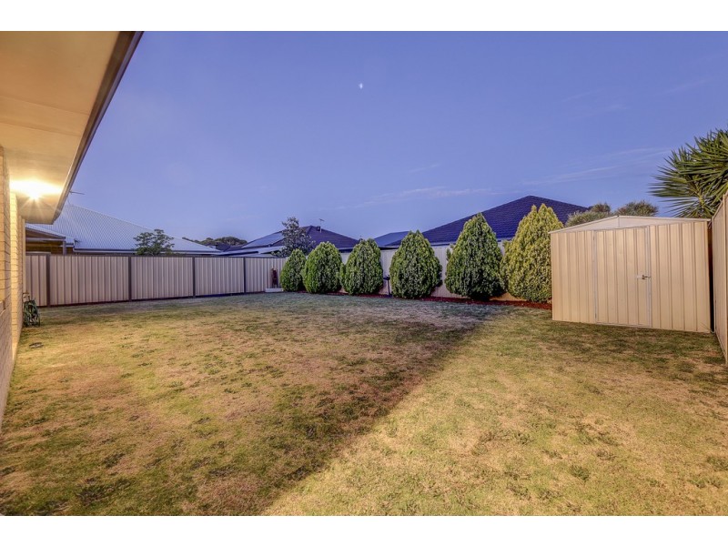 8 Satyr Way, Success WA 6164