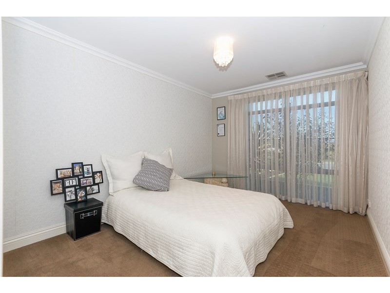 6 Stowe Gardens, Aubin Grove WA 6164