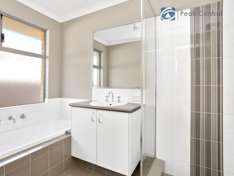 11 Modong Nook, Success WA 6164