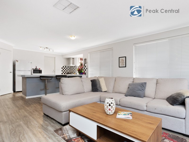 98 Baningan Avenue, Success WA 6164