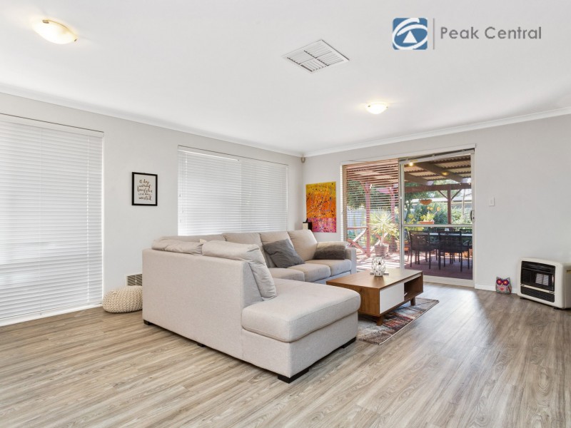 98 Baningan Avenue, Success WA 6164