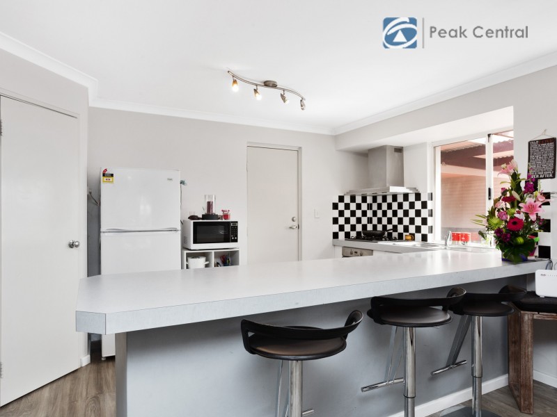 98 Baningan Avenue, Success WA 6164