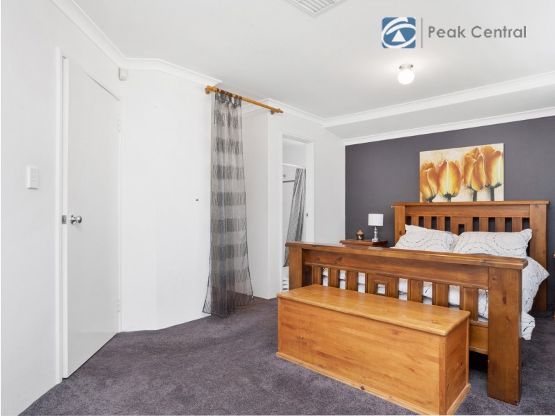 98 Baningan Avenue, Success WA 6164