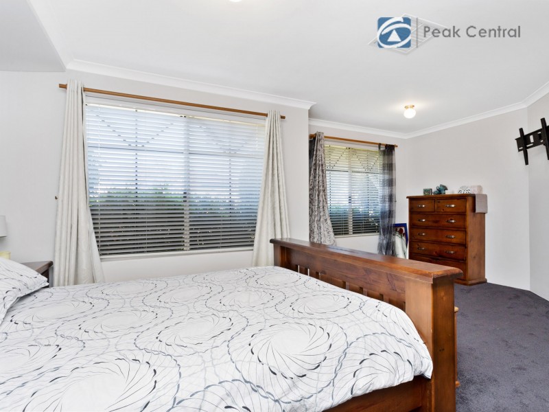 98 Baningan Avenue, Success WA 6164