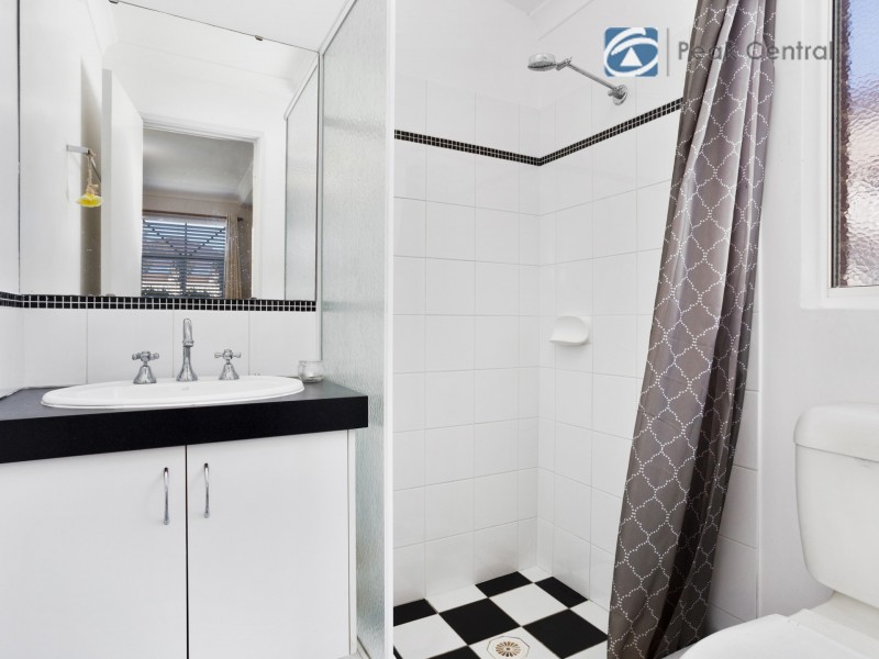 98 Baningan Avenue, Success WA 6164