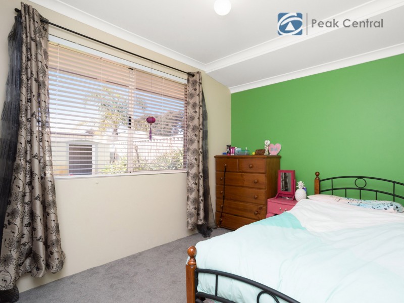 98 Baningan Avenue, Success WA 6164