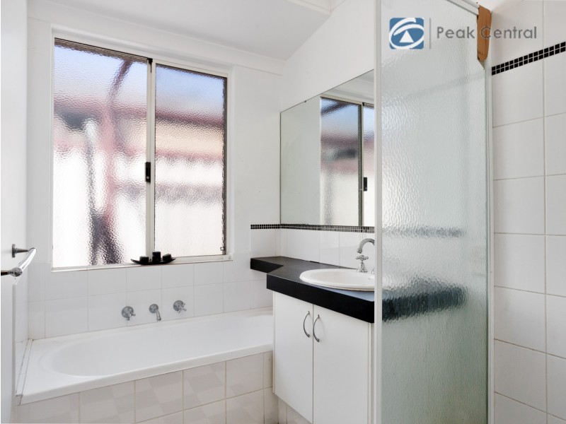 98 Baningan Avenue, Success WA 6164