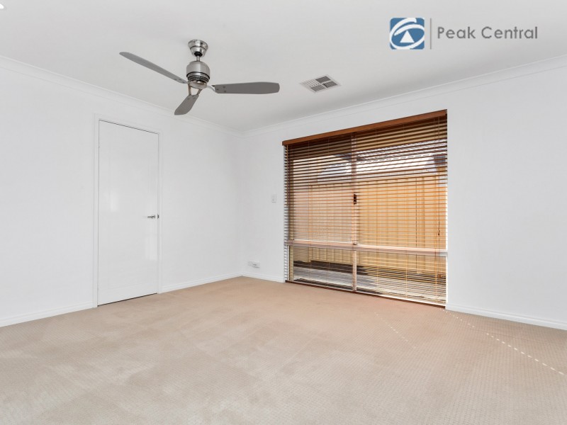 5 Tongaroo Bvd, Success WA 6164