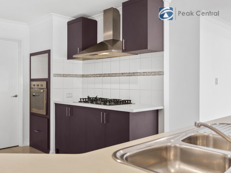 5 Tongaroo Bvd, Success WA 6164