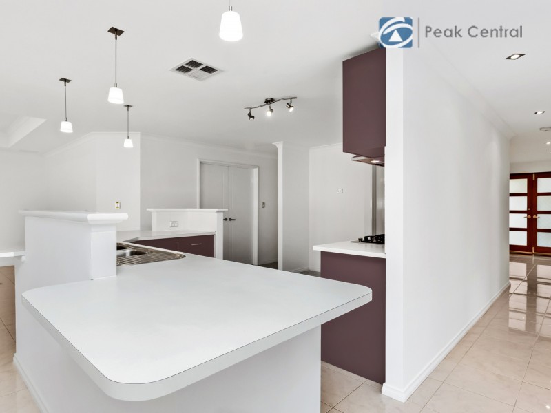 5 Tongaroo Bvd, Success WA 6164