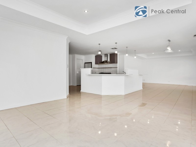 5 Tongaroo Bvd, Success WA 6164