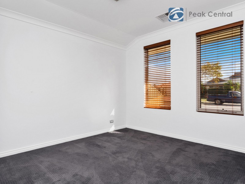 5 Tongaroo Bvd, Success WA 6164