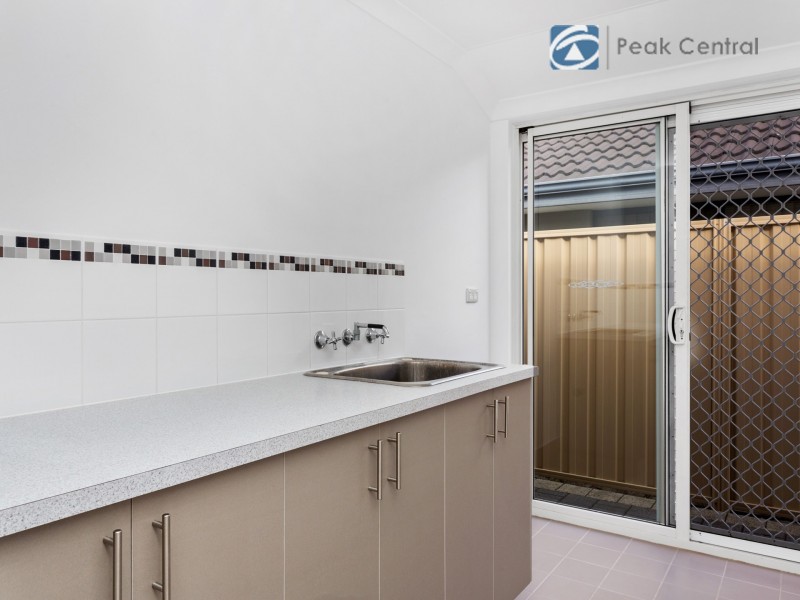 5 Tongaroo Bvd, Success WA 6164