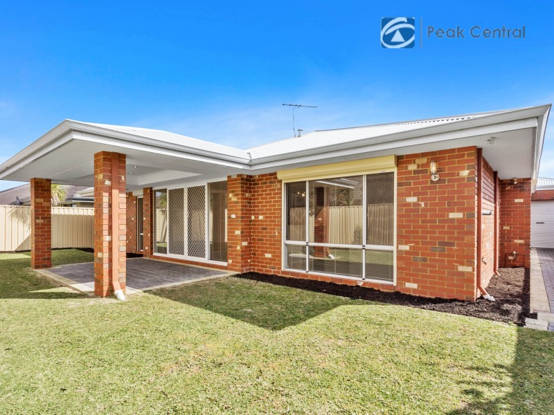 5 Tongaroo Bvd, Success WA 6164