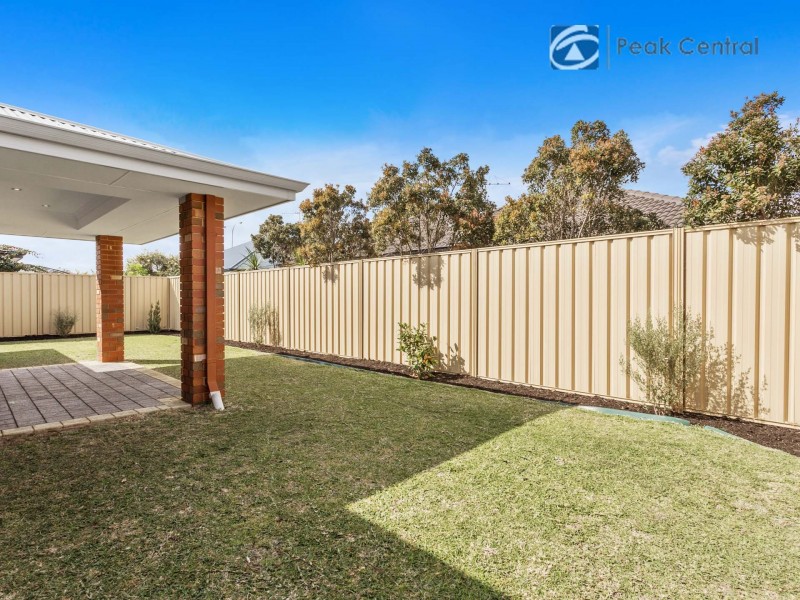 5 Tongaroo Bvd, Success WA 6164