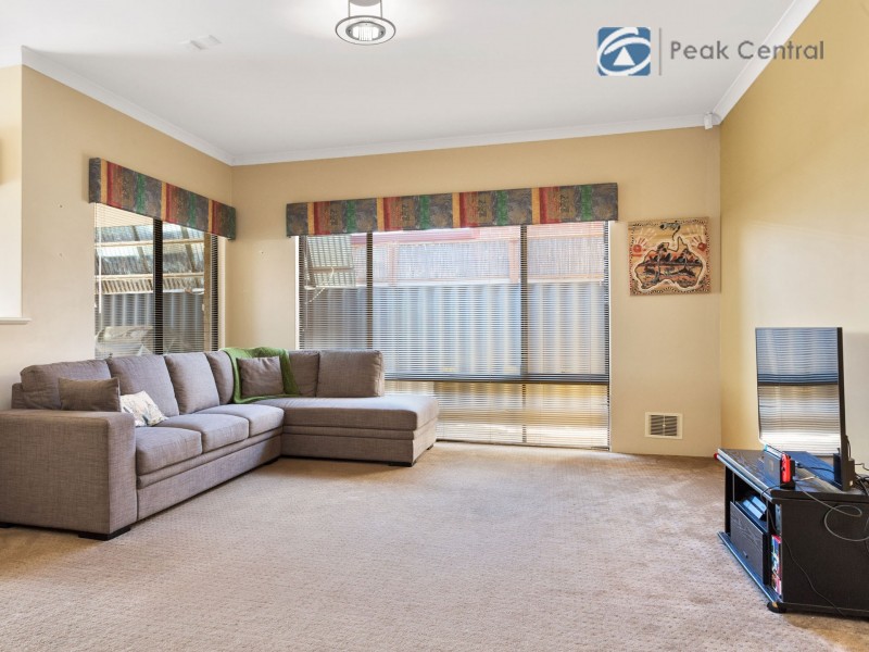 4 Lakehurst Way, Atwell WA 6164