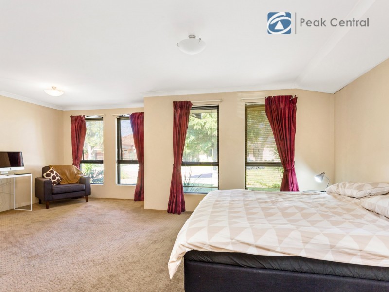 4 Lakehurst Way, Atwell WA 6164