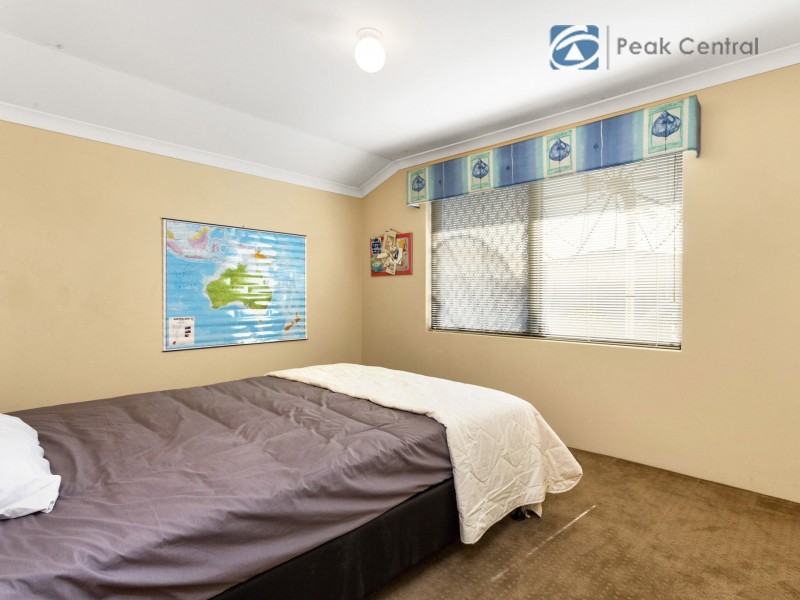 4 Lakehurst Way, Atwell WA 6164