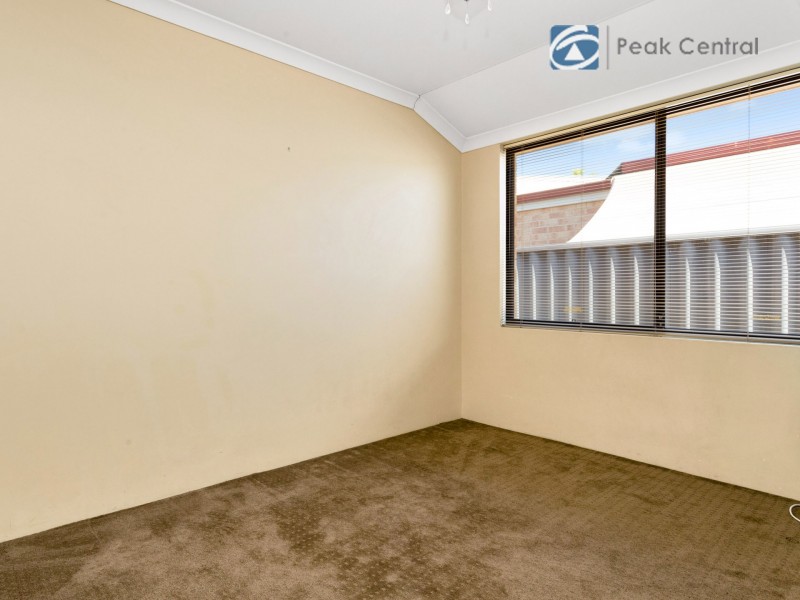 4 Lakehurst Way, Atwell WA 6164