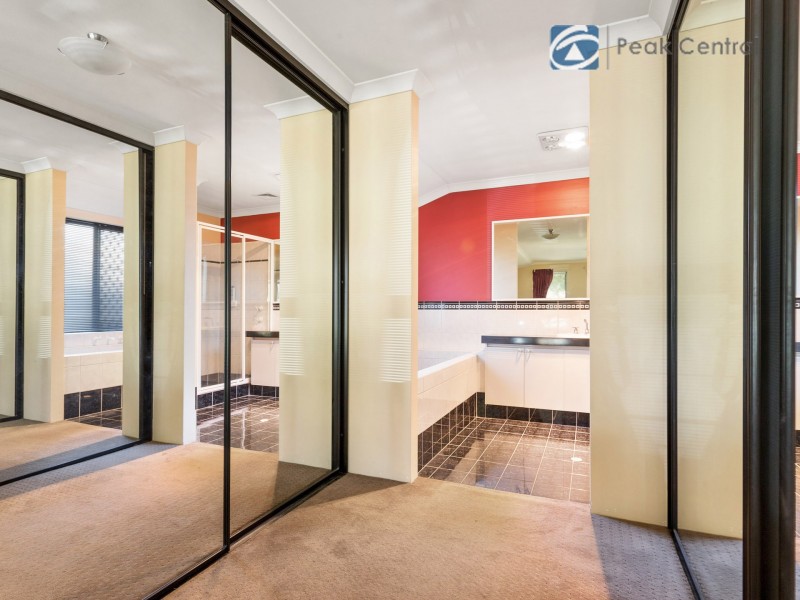4 Lakehurst Way, Atwell WA 6164