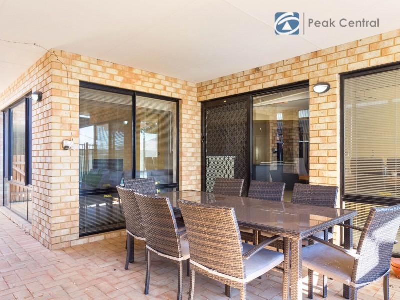 4 Lakehurst Way, Atwell WA 6164