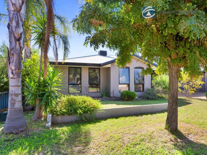 4 Lakehurst Way, Atwell WA 6164