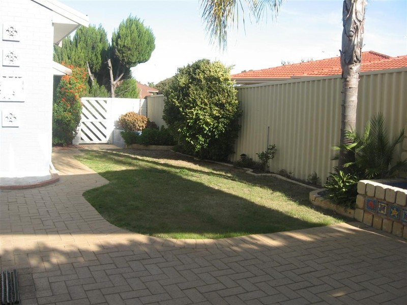 2 Townshend Rd, Kardinya WA 6163