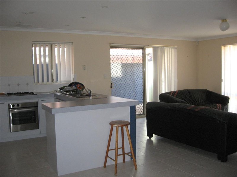 8 Tozer Loop, Atwell WA 6164